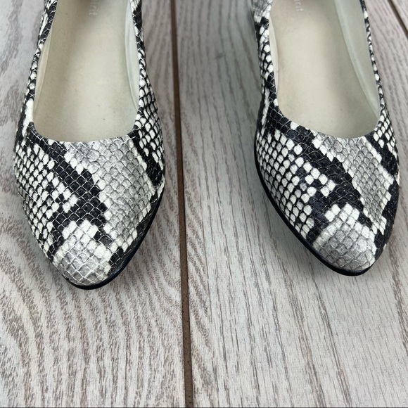 Easy Spirit Abelle Leather Almond Toe Low Wedges 6.5M Black & White Snake Python - Picture 4 of 10